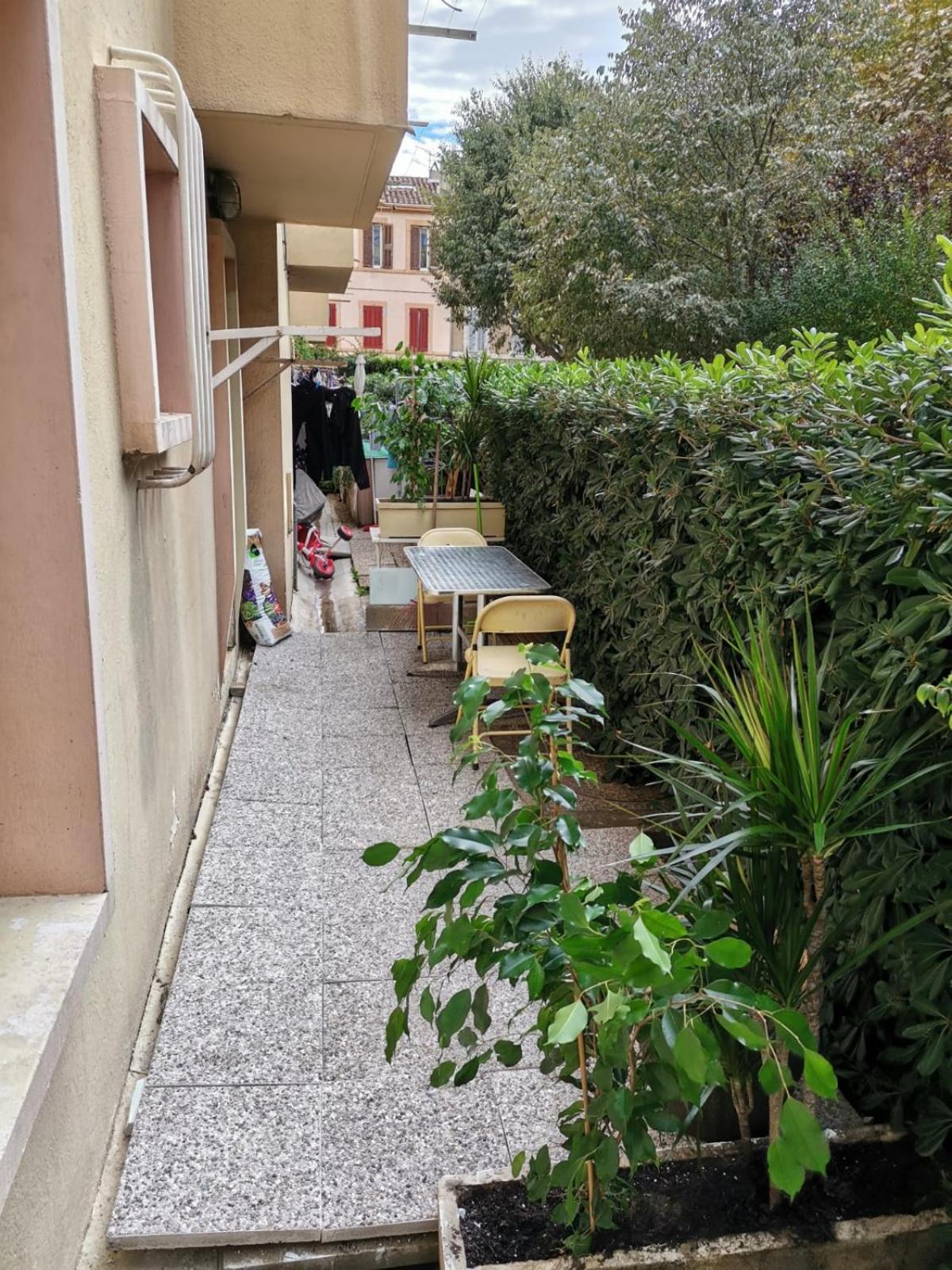 Big Ground Floor 2 Bedrooms Flat In A Quiet Building & Neighborghood Marsella Exterior foto
